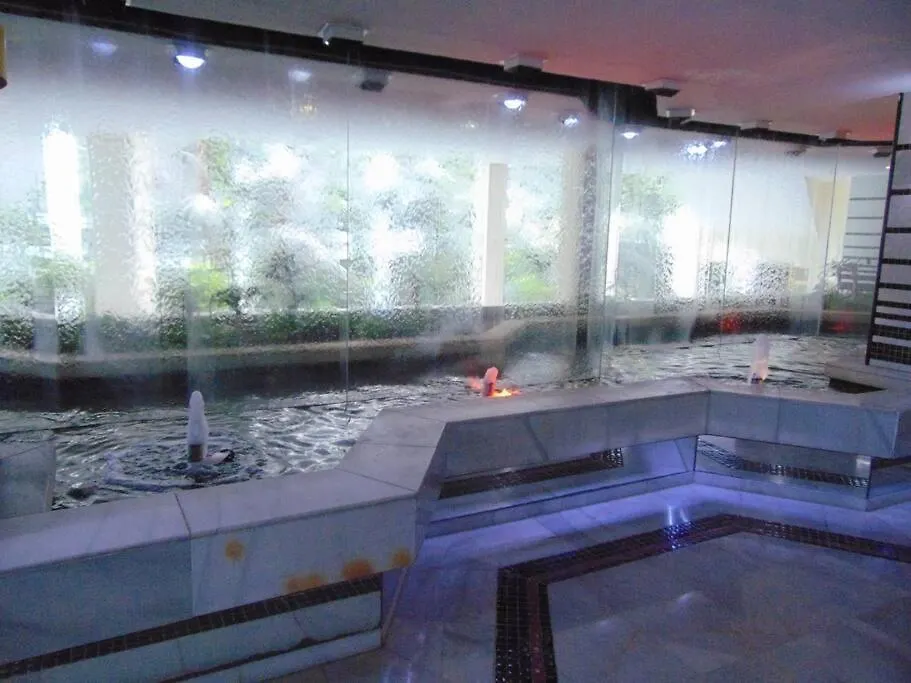 Lux. Frontbeach-Terrace. 5 Pools.Tv. 2 A.C.Netflix Benalmádena Appartement
