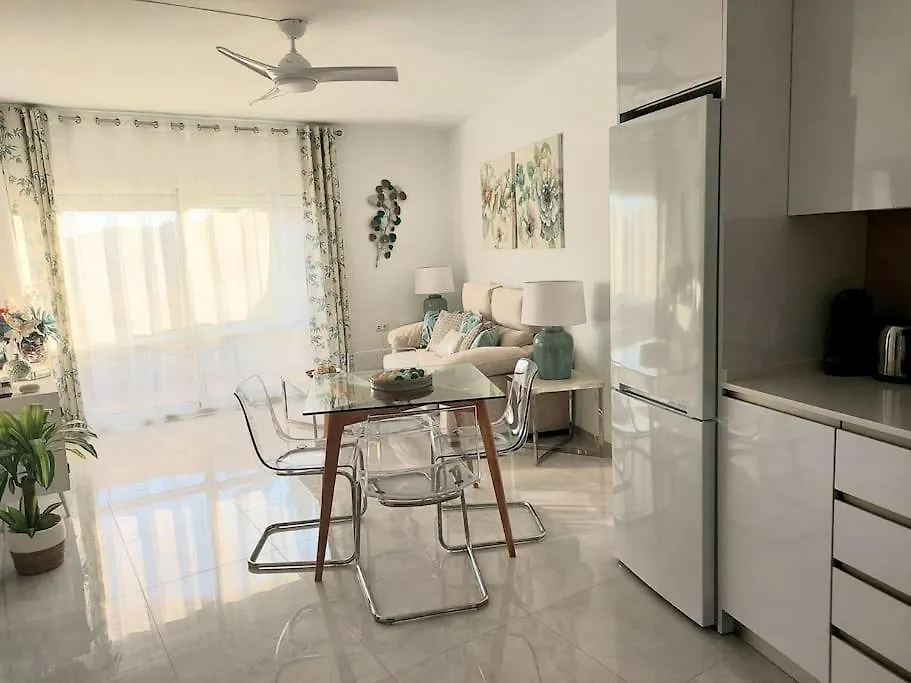 Lux. Frontbeach-Terrace. 5 Pools.Tv. 2 A.C.Netflix Benalmádena Lägenhet