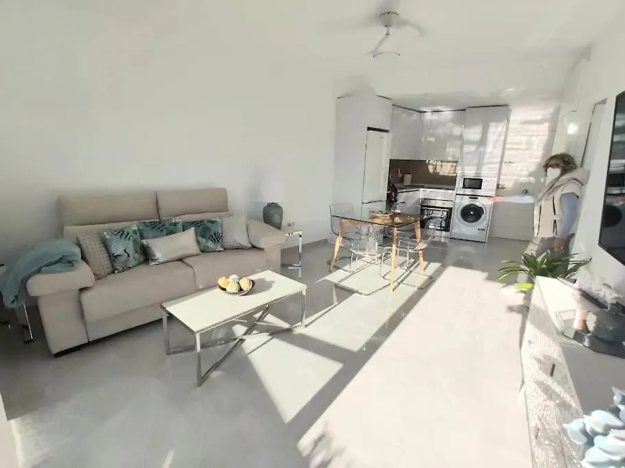 Lux. Frontbeach-Terrace. 5 Pools.Tv. 2 A.C.Netflix Benalmadena 0*,