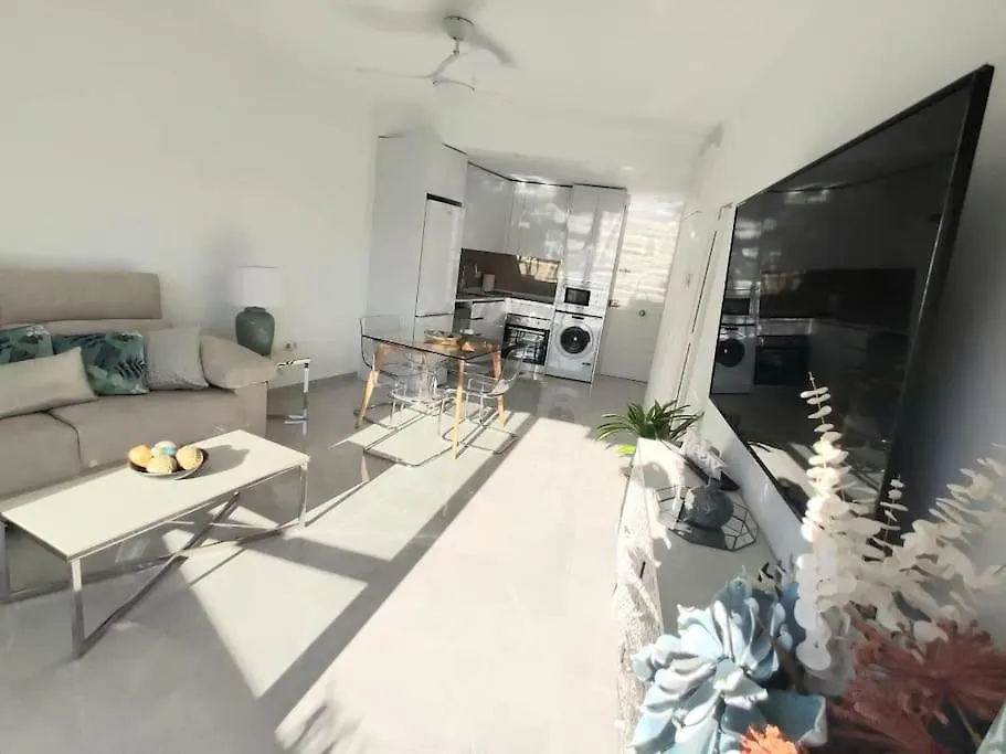 Lux. Frontbeach-Terrace. 5 Pools.Tv. 2 A.C.Netflix Benalmadena
