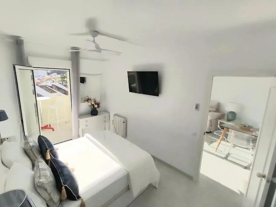 Lux. Frontbeach-Terrace. 5 Pools.Tv. 2 A.C.Netflix Benalmadena 0*,  Spain